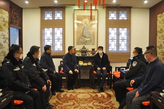 副市长、市公安局副局长张亚宏来城隍庙检查春节安保工作