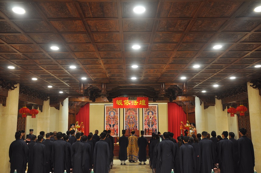 钦赐仰殿举行第三届三皈依仪式_上海道教协会